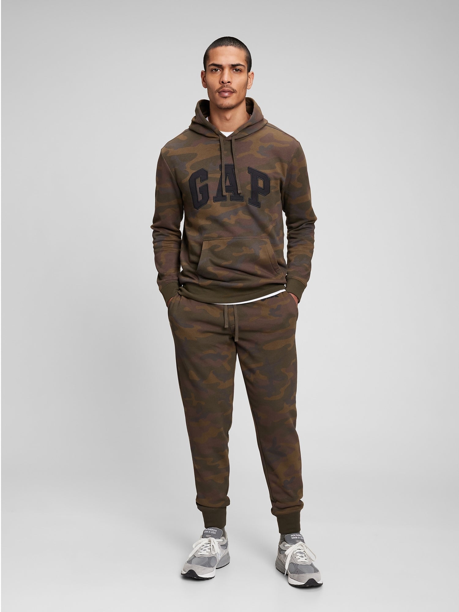 Gap camo sweatshirt hotsell